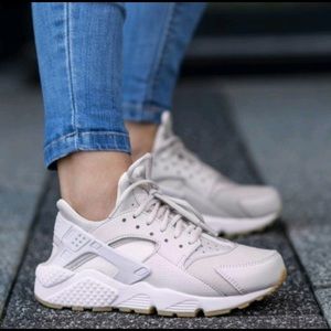 Women’s Nike Air Huarache Run - White - Size 6.5
